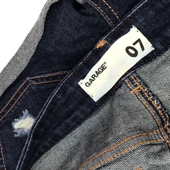 GARAGE | DISTRESSED DARK STRETCH DENIM SHORTS - Picture 4 of 8